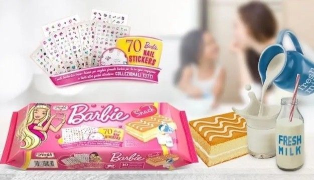 Бісквіти з кремом Freddi Barbie Fresh Milk Барбі Молоко + наклейки 250 г 112231 фото
